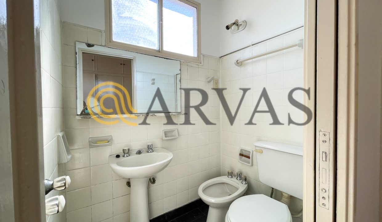 Treinta y tres orientales 704