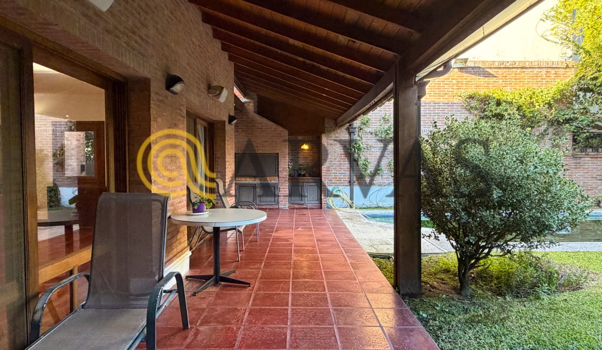 Carlos Casares 2479