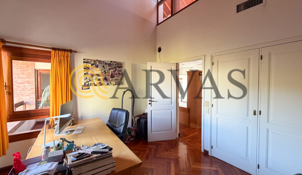 Carlos Casares 2479